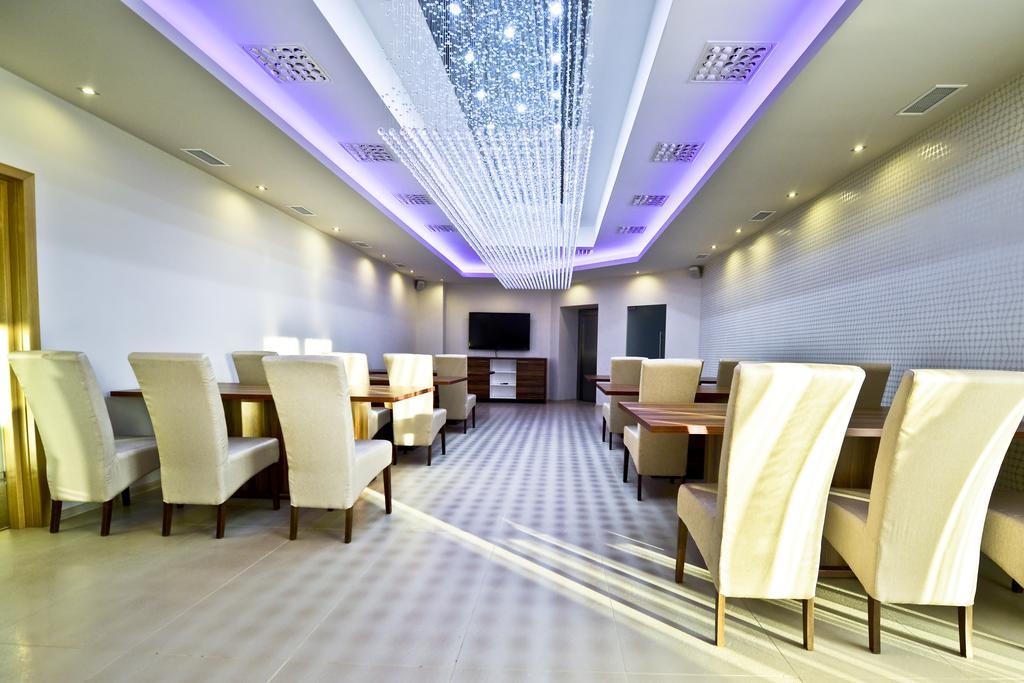 Metropolispa Piotrkow Trybunalski Bagian luar foto